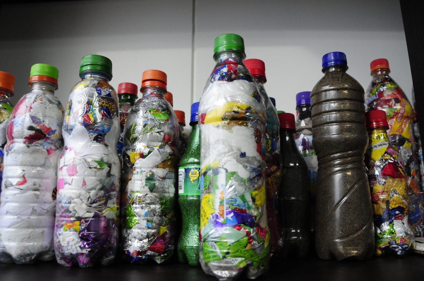 Cómo Hacer Ladrillos EcolÓgicos Con Botellas De Plástico En 5 Pasos 8108